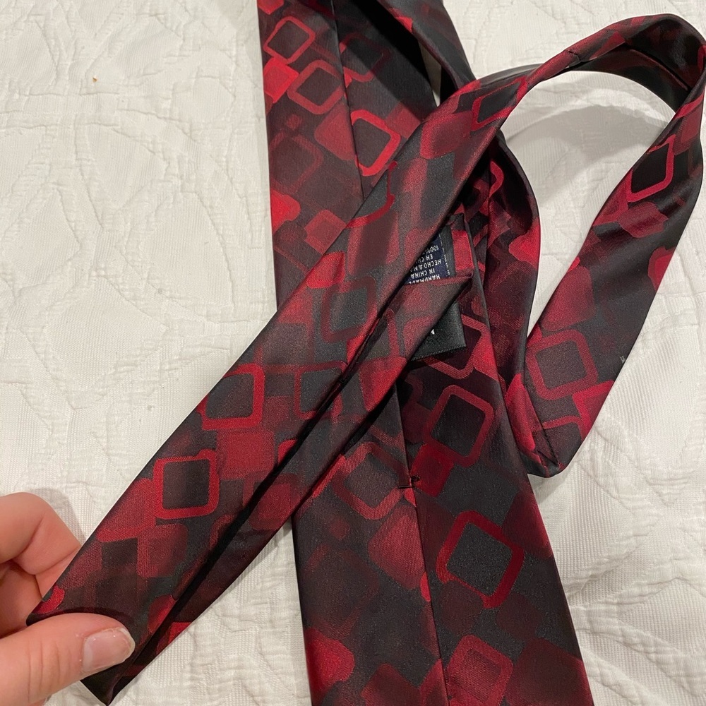 FREE Van Heusen Tie - Picture 4 of 4